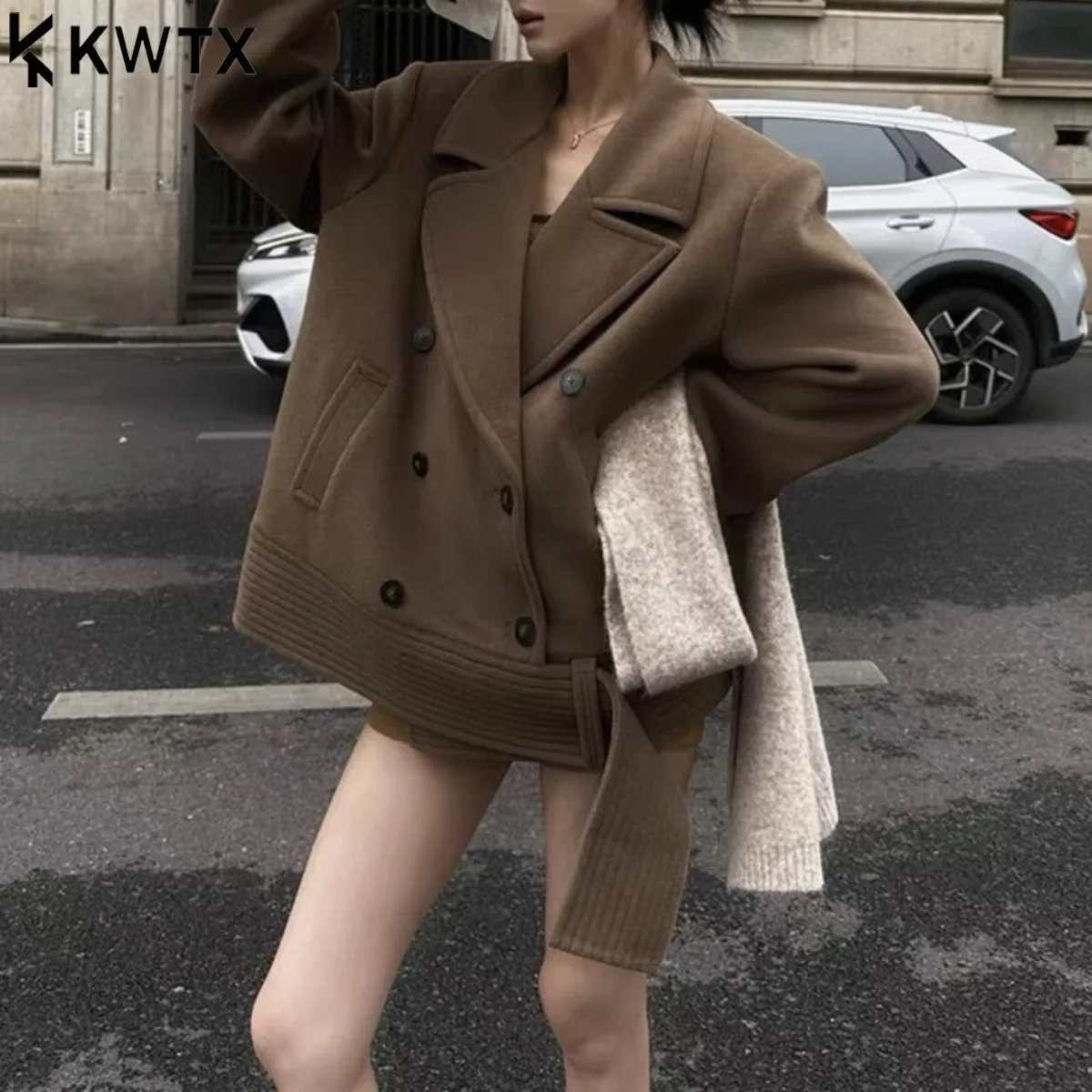 KWTX 2025 Women’s Wool Blazer Coat Autumn Winter Short Double Breasted Notched Lapel Vintage Elegant Solid Color Casual Chic
KWTX 2025 Women’s Wool Blazer Coat Autumn Winter Short Double Breasted Notched Lapel Vintage Elegant Solid Color Casual Chic