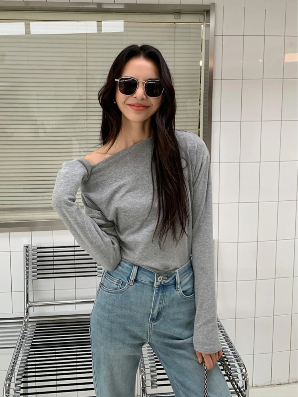 ALONE SAVOR round Ne Casual T-irt Asymmetric oulder Sve Pure Color Base Layer irt Ladies Spring Faion
ALONE SAVOR round Ne Casual T-irt Asymmetric oulder Sve Pure Color Base Layer irt Ladies Spring Faion