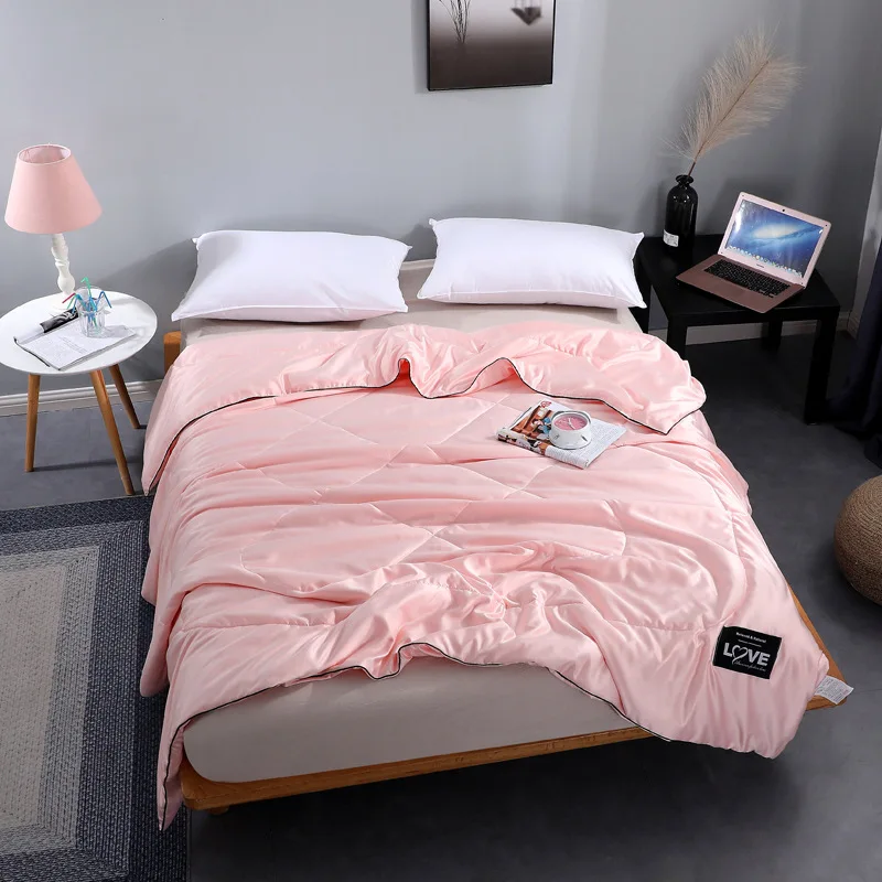 Quilted quilt, satin surface quilt, mechanical washing, soft and comfortable blanket, comfortable ice silk summer quilt
Quilted quilt, satin surface quilt, mechanical washing, soft and comfortable blanket, comfortable ice silk summer quilt