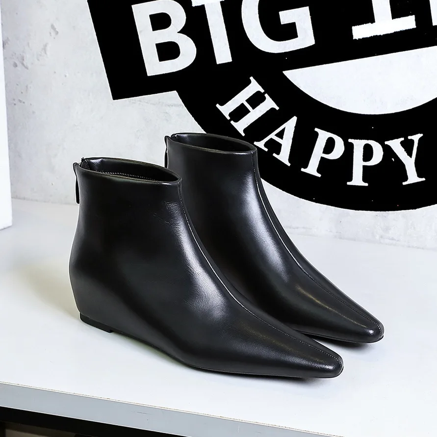 Simple Versatile Women's With Slope Increased Height Middle Heel Tailored To Look Thinner Short And Bare Boots Ladies Shoes 2024
Simple Versatile Women's With Slope Increased Height Middle Heel Tailored To Look Thinner Short And Bare Boots Ladies Shoes 2024
