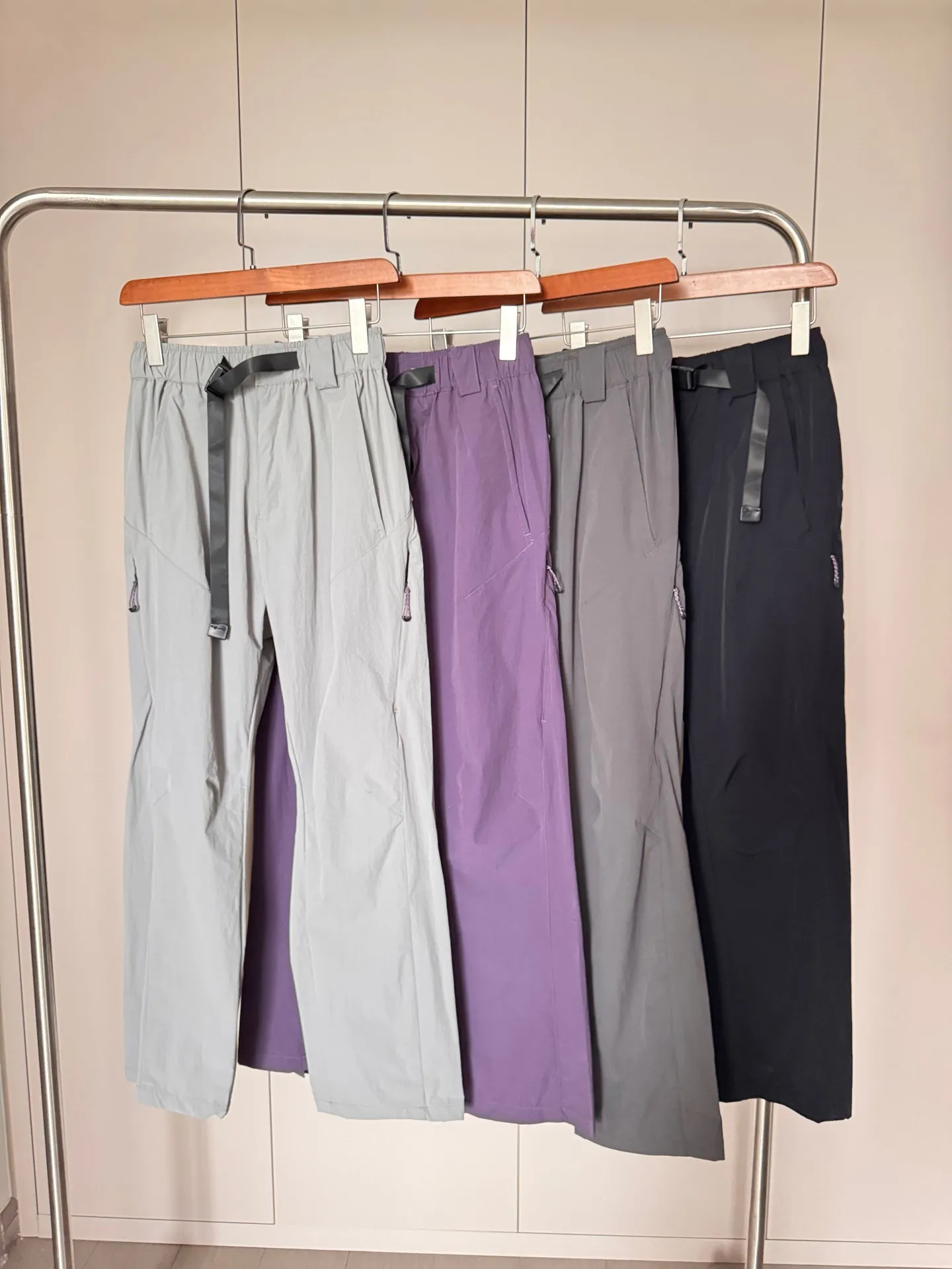 Outdoor Men's Casual Pants Zipper Design Belt Soft ell Straight Leg Lightweight Functional Sports Trousers for Youth
Outdoor Men's Casual Pants Zipper Design Belt Soft ell Straight Leg Lightweight Functional Sports Trousers for Youth