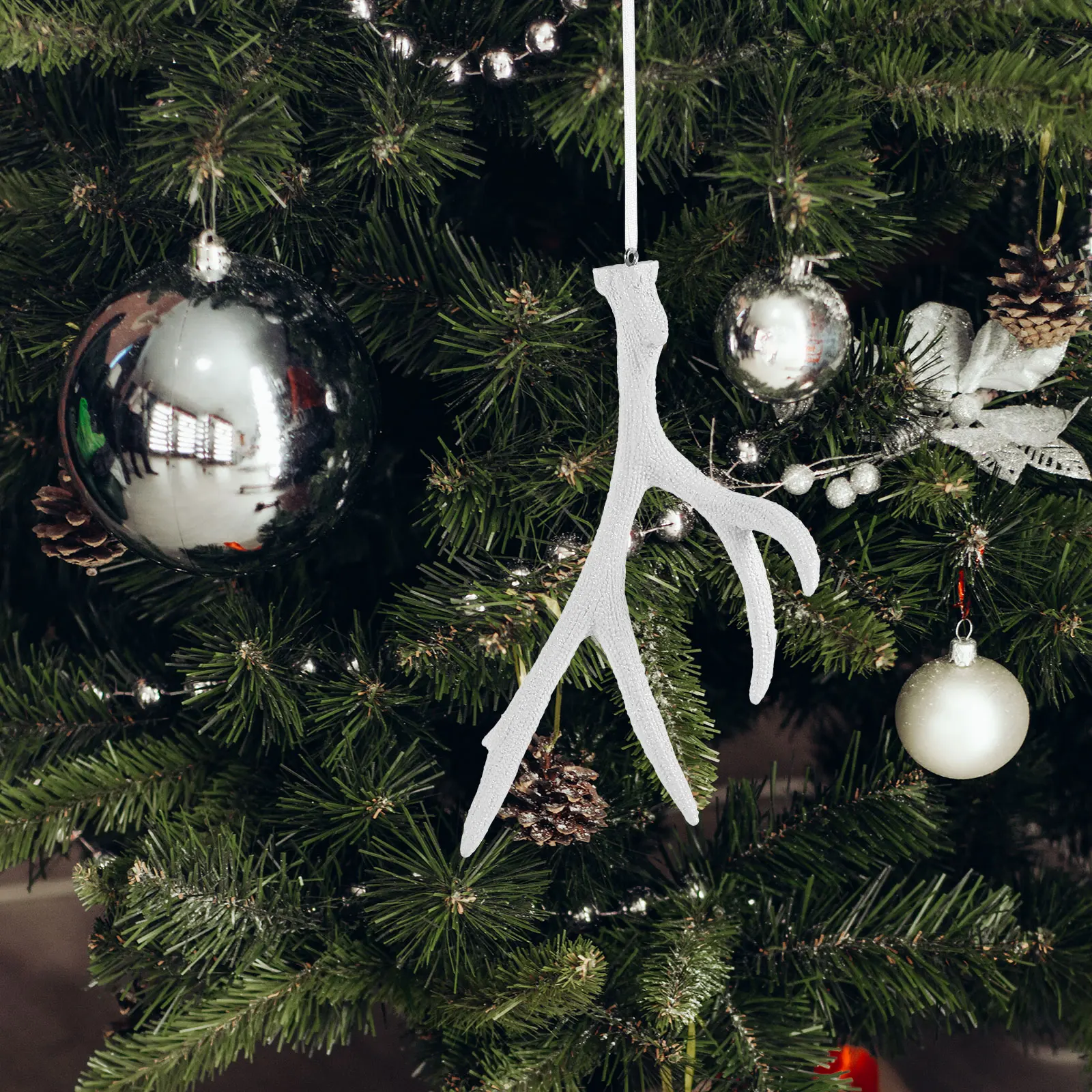 White Large Resin Deer Antler Pendant 49G Christmas Tree naments Hanging Decor Rustic Window Display Holiday Accessories
White Large Resin Deer Antler Pendant 49G Christmas Tree naments Hanging Decor Rustic Window Display Holiday Accessories