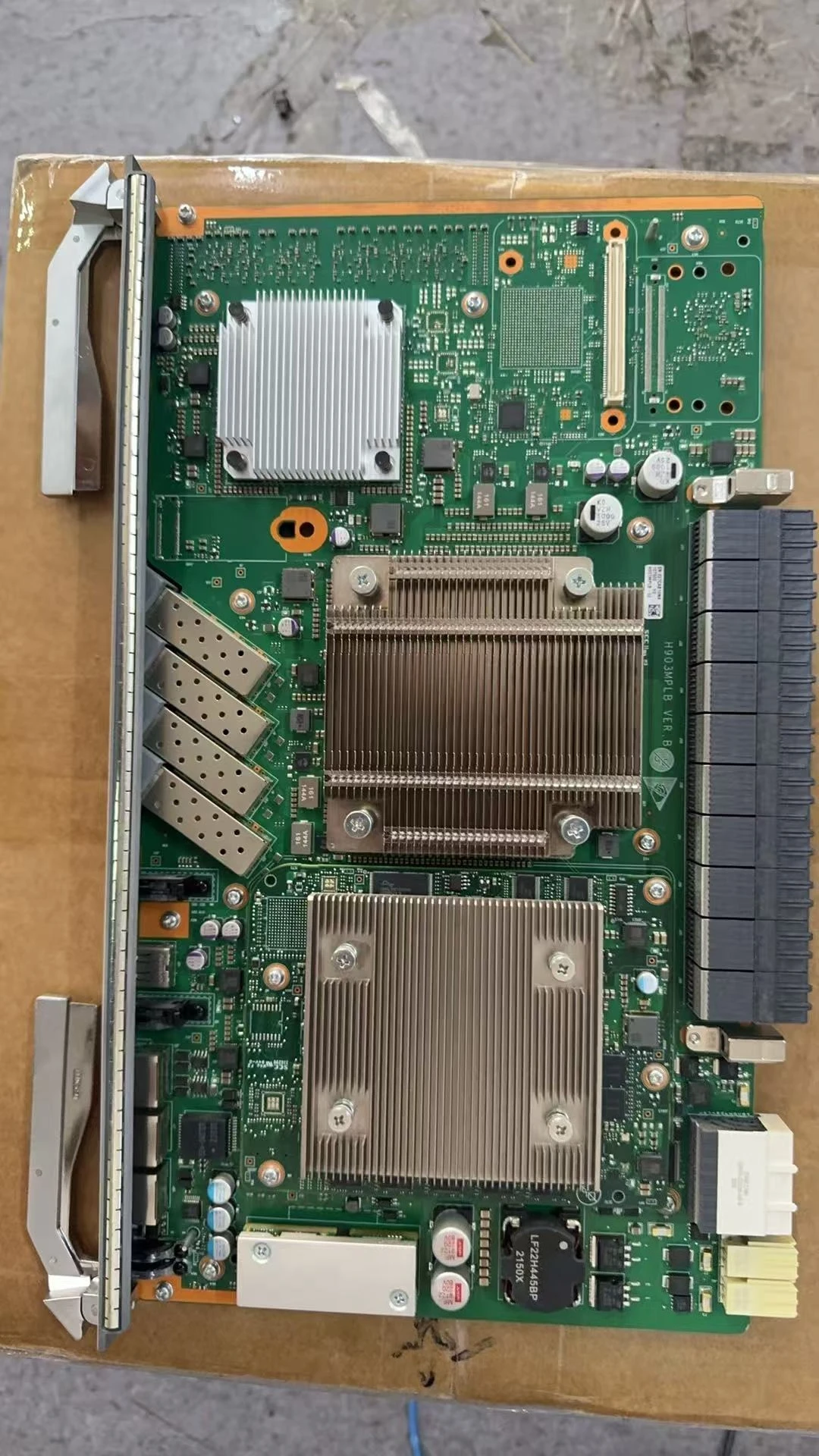 MPLB 10 Gigabit Ethernet controller with 4 10 Gigabit uplink ports, compatible with MA5800X7/X15/X17.
MPLB 10 Gigabit Ethernet controller with 4 10 Gigabit uplink ports, compatible with MA5800X7/X15/X17.