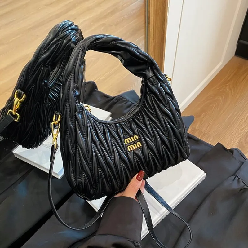 Luxurious Effortless Shoulder Bag Underarm Crossbody Office Commuting 2025 New Model Exquisite Glamorous Sophisticated Chic
Luxurious Effortless Shoulder Bag Underarm Crossbody Office Commuting 2025 New Model Exquisite Glamorous Sophisticated Chic