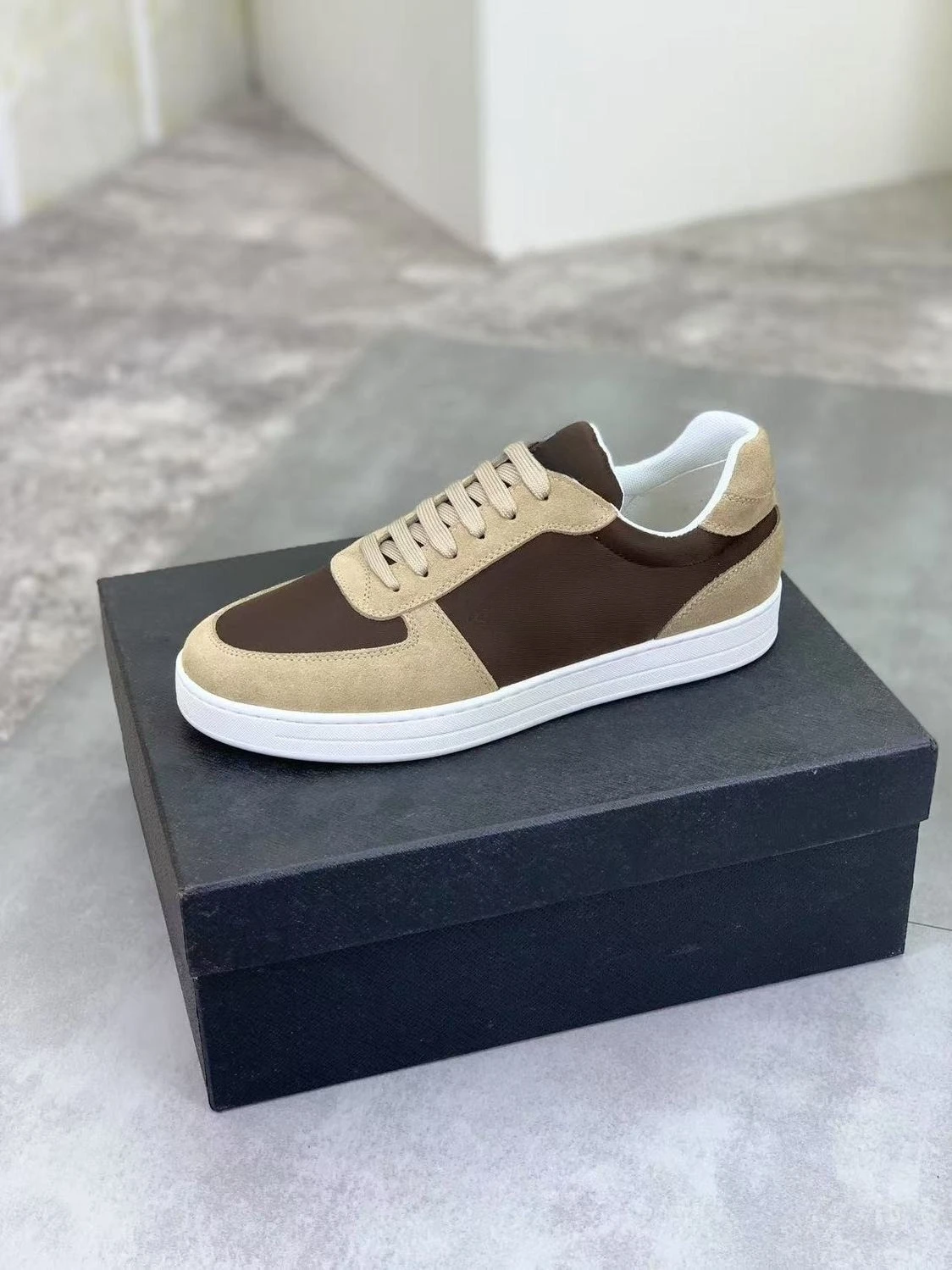 Luxury Men's Casual Shoes, Genuine Leather Color-Blocked Sneakers, Fashionable and Breathable Running Shoes, Brand Discount
Luxury Men's Casual Shoes, Genuine Leather Color-Blocked Sneakers, Fashionable and Breathable Running Shoes, Brand Discount