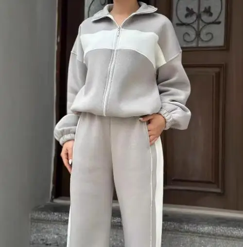 Two Piece Set Women Outfit 2025 Autumn New Contrasting Turn-Down Collar Long Sleeve Loose Zipper Coat & High Waist Pants Set
Two Piece Set Women Outfit 2025 Autumn New Contrasting Turn-Down Collar Long Sleeve Loose Zipper Coat & High Waist Pants Set