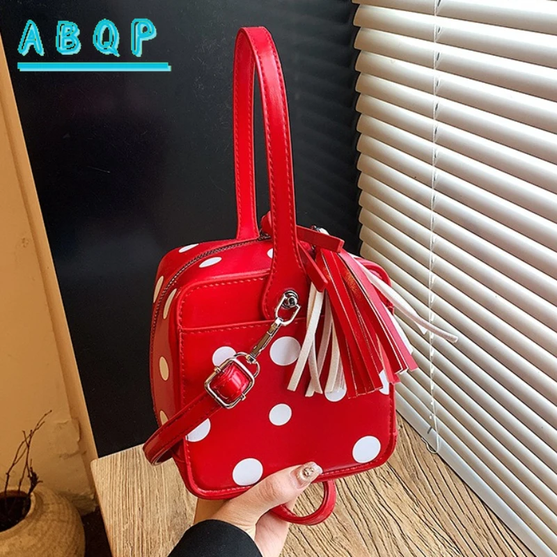 New Women's Handbag Personalized Fashion Mini Women's Shoulder Bag Large Capacity Luxury Casual Women's Bag High Quality
New Women's Handbag Personalized Fashion Mini Women's Shoulder Bag Large Capacity Luxury Casual Women's Bag High Quality