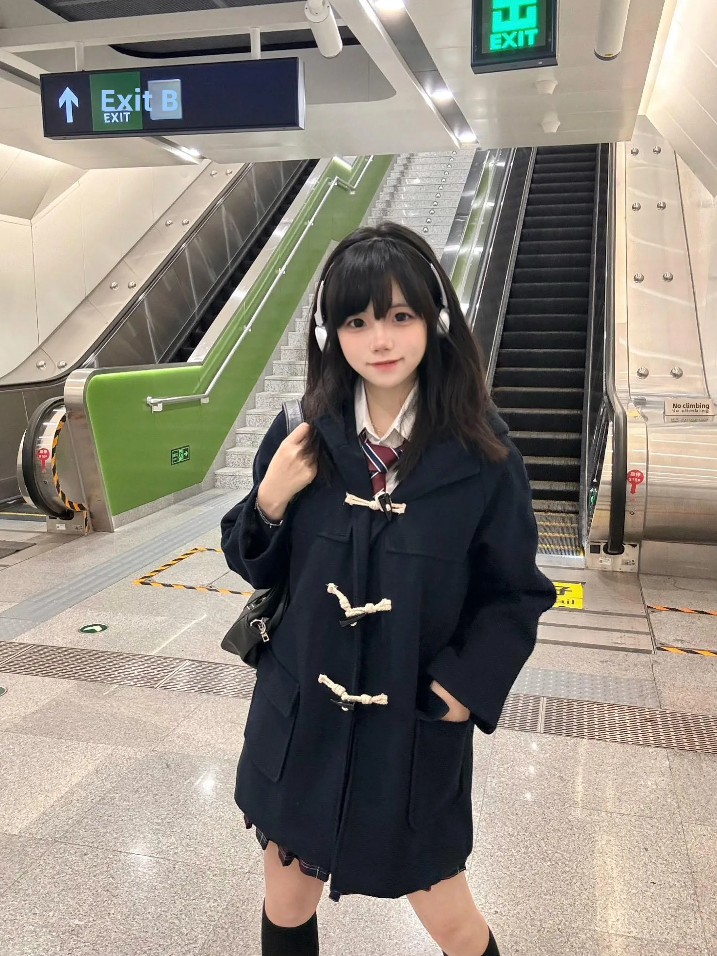 Fall Winter Plaid Woolen Coat with Hat Small Size Women's College Sle Button up Thiened Long Sve Pure Color Korean Ver...
Fall Winter Plaid Woolen Coat with Hat Small Size Women's College Sle Button up Thiened Long Sve Pure Color Korean Ver...