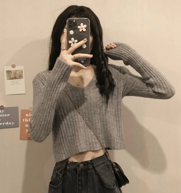 Korean Style Long Sleeve Knitted Base Shirt Women's Short V-Neck Design Sensation Small Size Autumn Winter Inner Wear
Korean Style Long Sleeve Knitted Base Shirt Women's Short V-Neck Design Sensation Small Size Autumn Winter Inner Wear