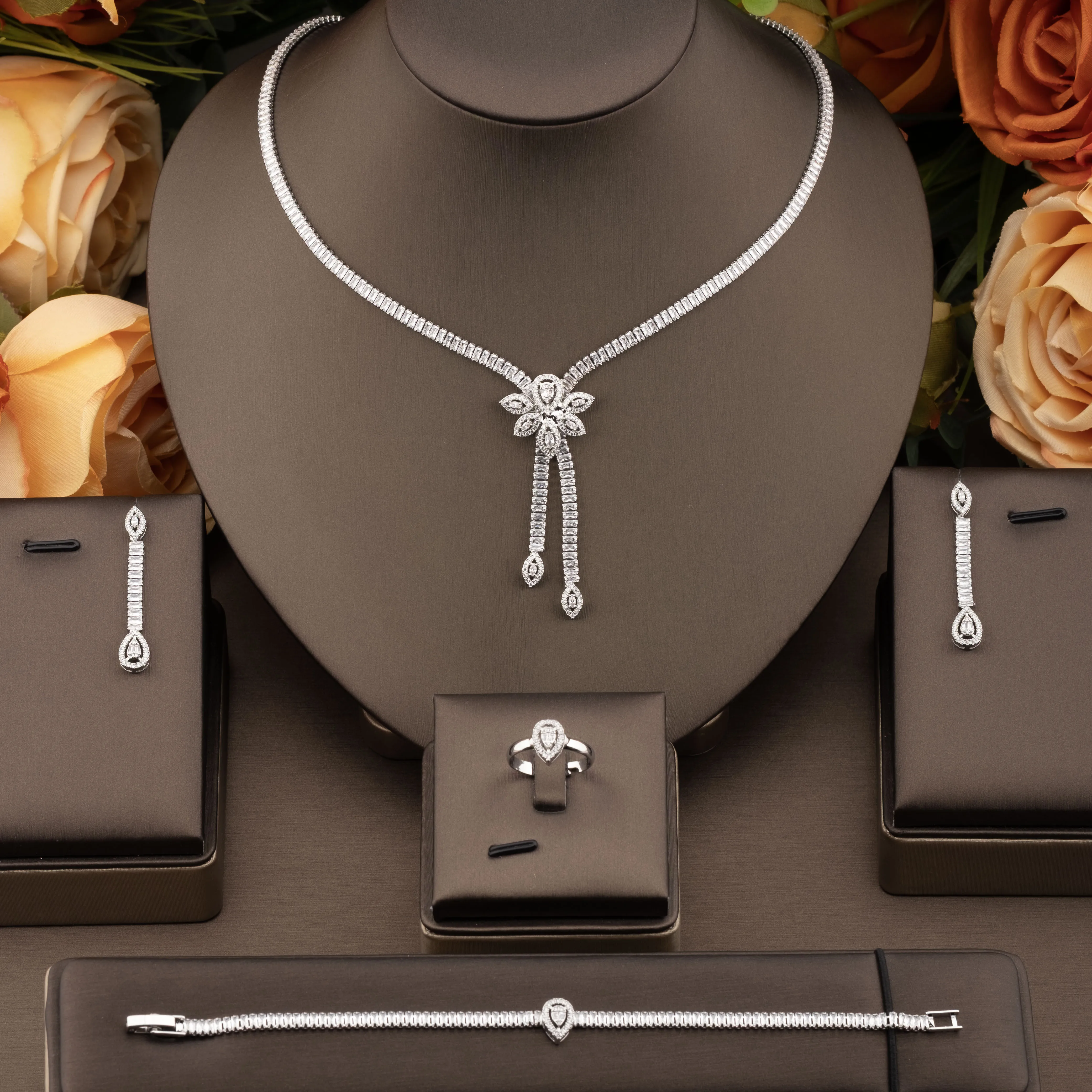 1 Set of Luxurious and Elegant Jewelry Set with Sparkling Cubic Zirconia Flower Cluster Design, Suitable for Women to Wear at Weddings and Banquets. Gift Box Not Included
1 Set of Luxurious and Elegant Jewelry Set with Sparkling Cubic Zirconia Flower Cluster Design, Suitable for Women to Wear at Weddings and Banquets. Gift Box Not Included