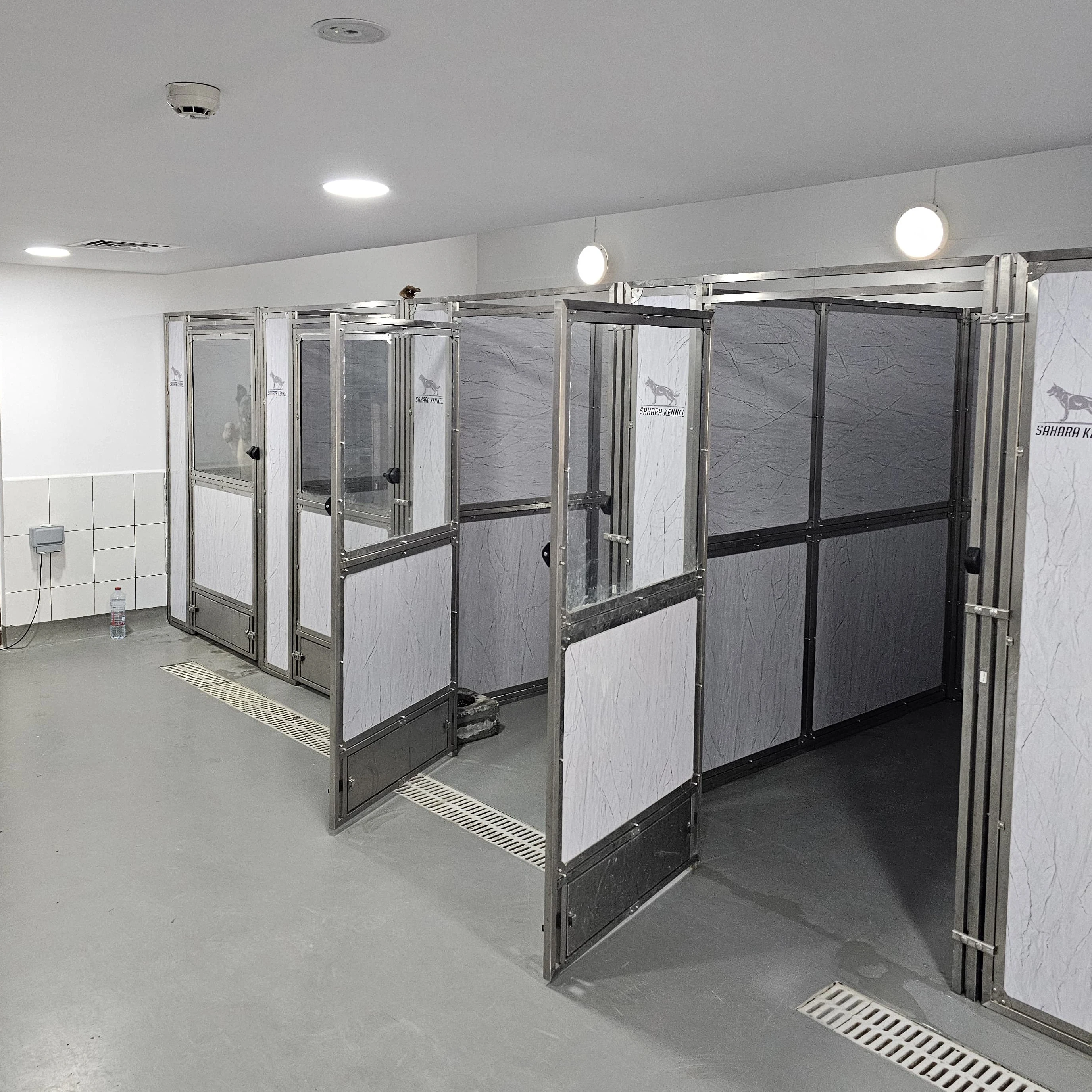 HDPE Galvanized Raised Dog Runs Kennel Box Metal Pet Cage Indoor/Outdoor Walk-in Boarding Kennel
HDPE Galvanized Raised Dog Runs Kennel Box Metal Pet Cage Indoor/Outdoor Walk-in Boarding Kennel