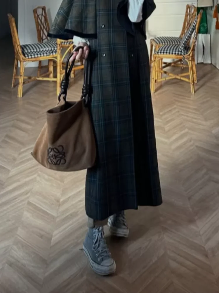 Elegant Plaid Double Breasted Cloak Long Coat Women Retro Lapel Half Sleeve Coats Female 2025 Autumn Classic Street Outerwear
Elegant Plaid Double Breasted Cloak Long Coat Women Retro Lapel Half Sleeve Coats Female 2025 Autumn Classic Street Outerwear