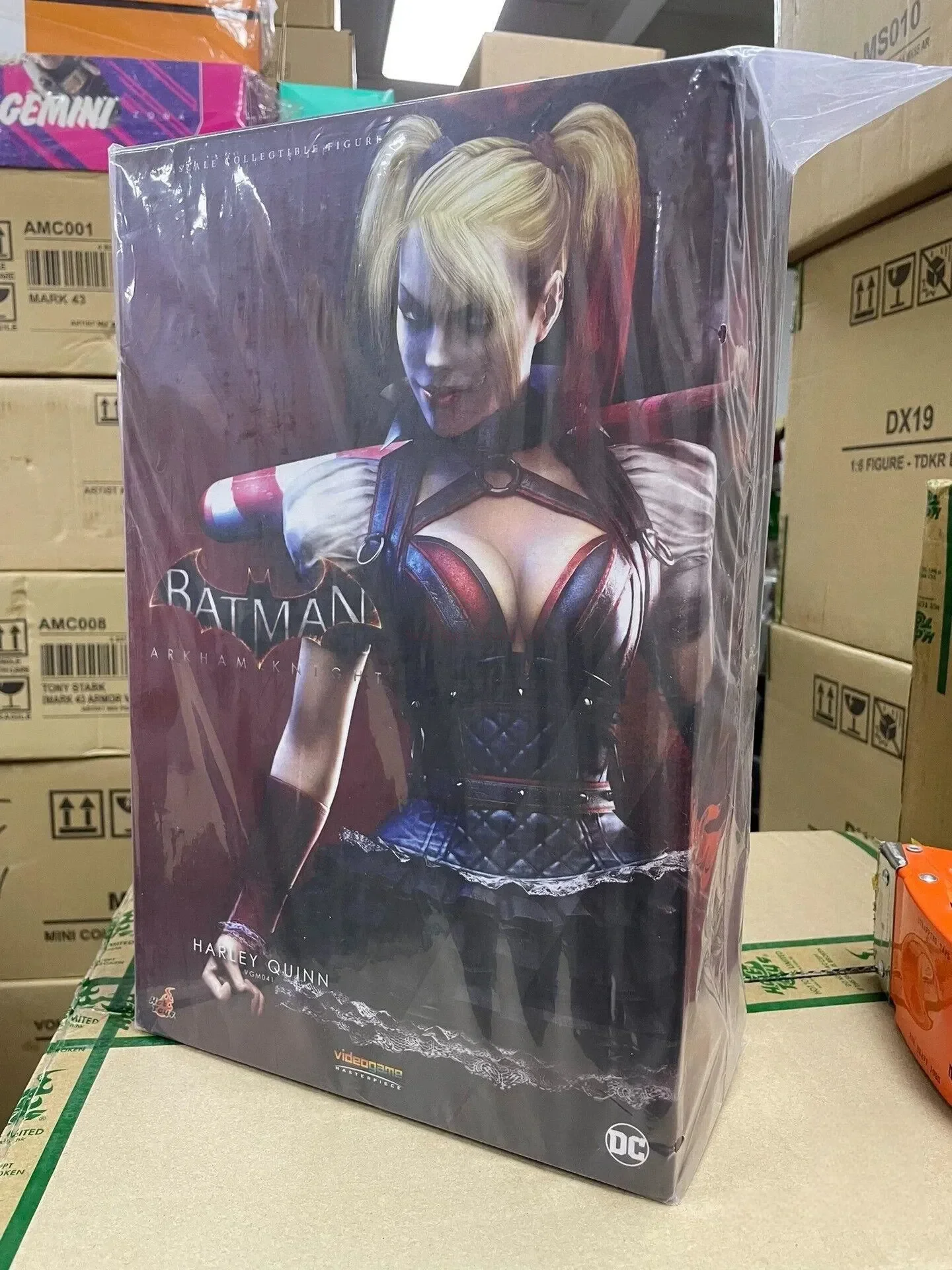 Женская Игрушка Hottoys Ht 1/6 Vgm41 уродливый Харли королева Бэтмен Аркхэм рыцарь подарок
Женская Игрушка Hottoys Ht 1/6 Vgm41 уродливый Харли королева Бэтмен Аркхэм рыцарь подарок