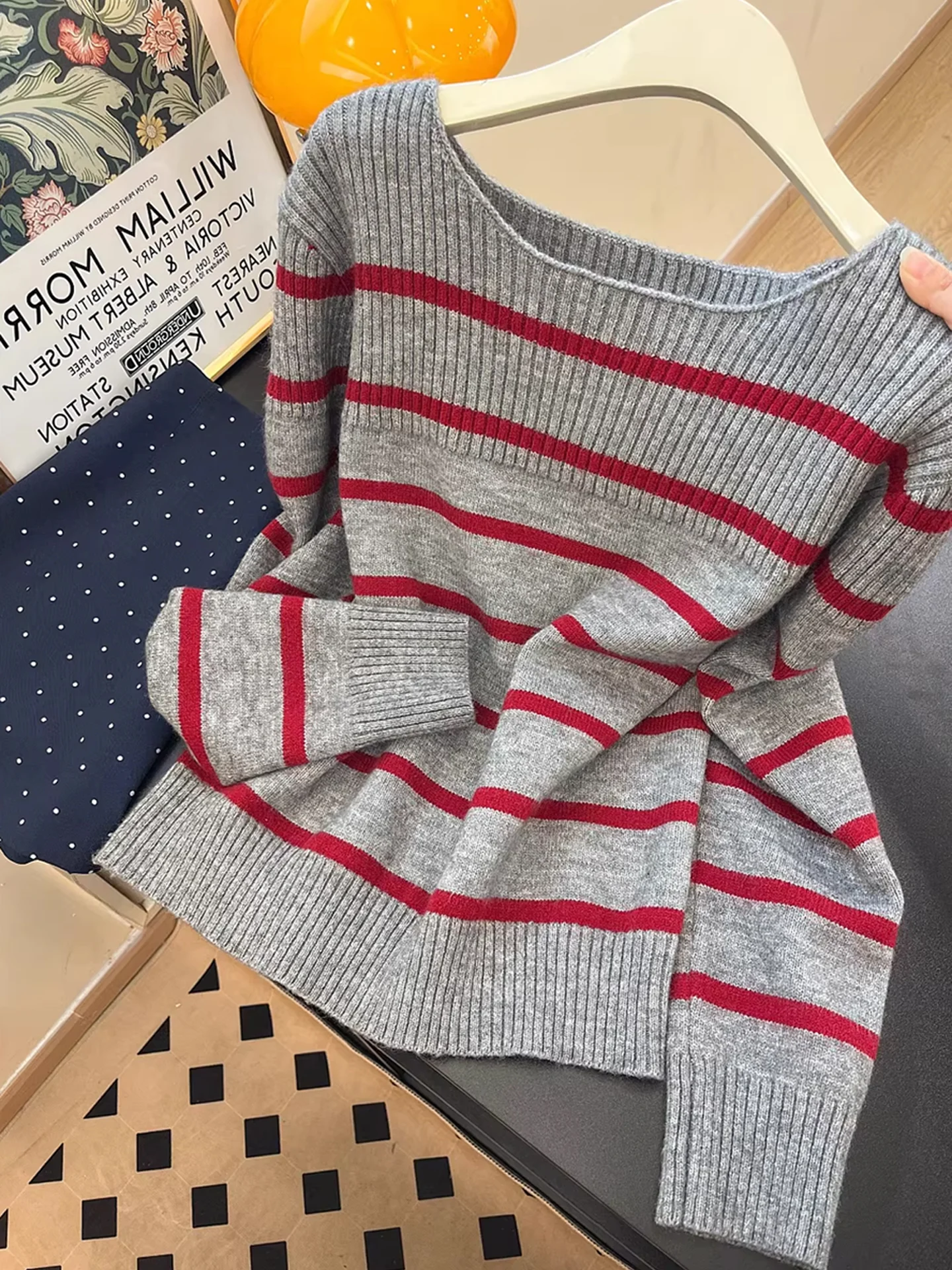 Красный полосатый вязаный топ на одно плечо для женщин, новинка ранней весны, свободный укороченный свитер, базовый слой, милый стильный топ
Красный полосатый вязаный топ на одно плечо для женщин, новинка ранней весны, свободный укороченный свитер, базовый слой, милый стильный топ