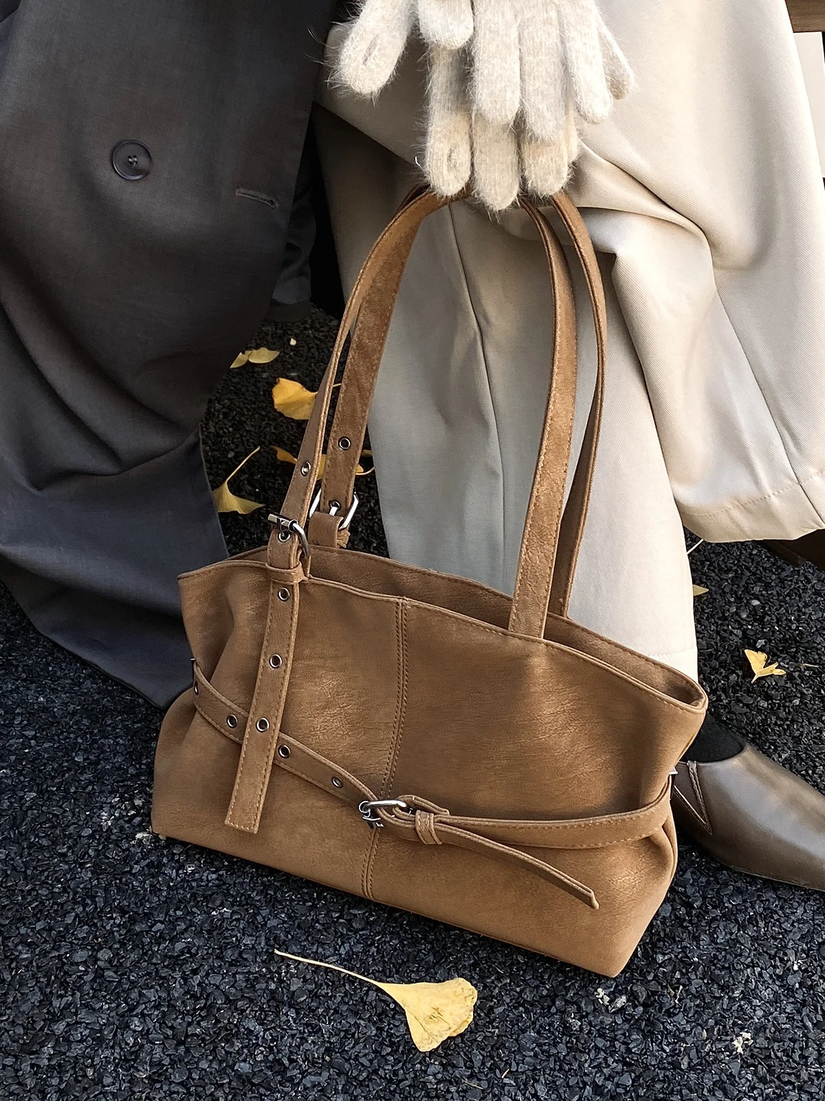 Матовая большая сумка в стиле ретро, женская пригородная большая сумка на одно плечо, сумка подмышки для работы на открытом воздухе, модная сумка
Матовая большая сумка в стиле ретро, женская пригородная большая сумка на одно плечо, сумка подмышки для работы на открытом воздухе, модная сумка