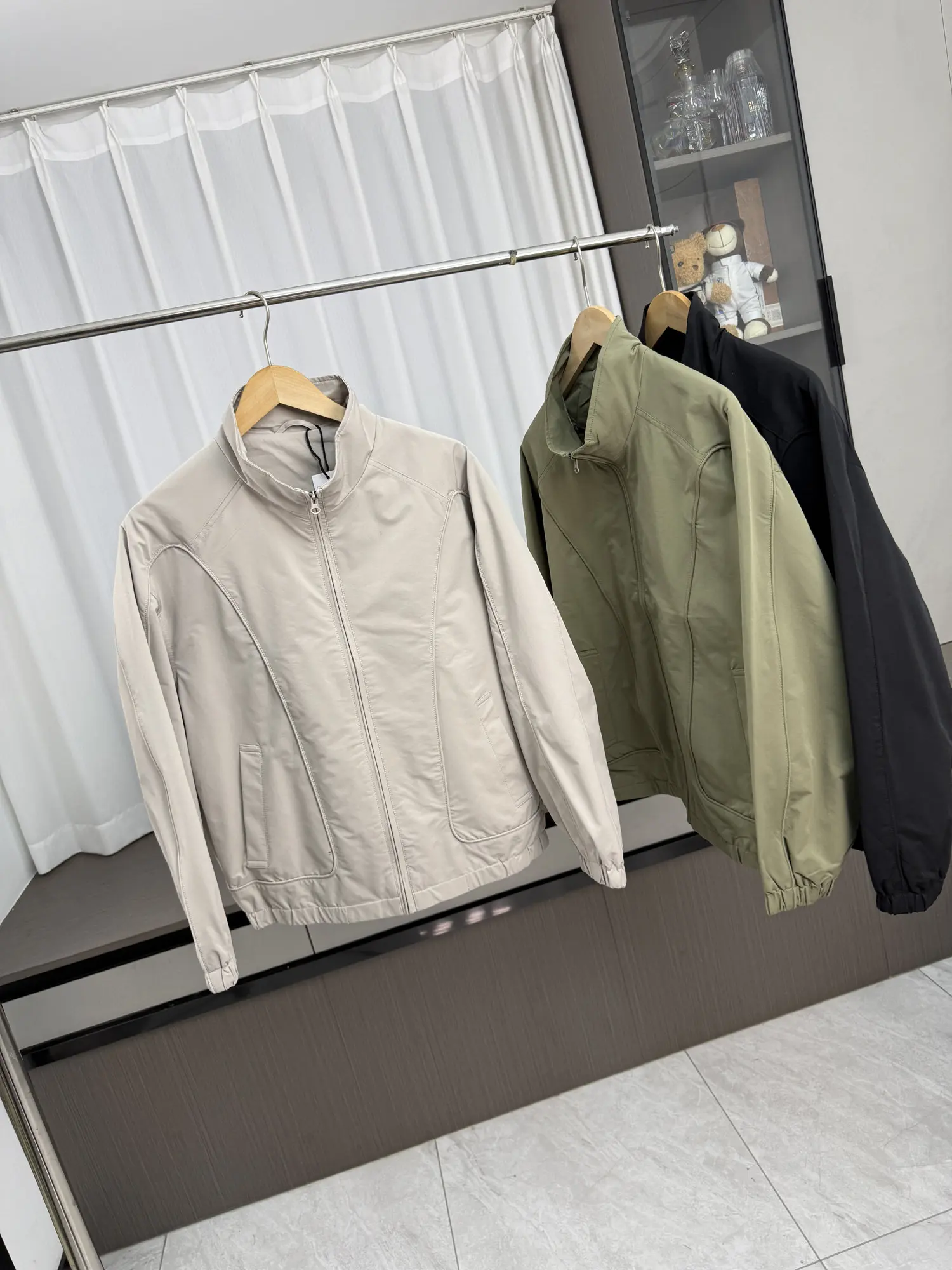 MinuiKa Men's Casual Stand Collar Jaet Outdoor Commuting Spring Faionable Windproof Long Sve Zipper Pure Color
MinuiKa Men's Casual Stand Collar Jaet Outdoor Commuting Spring Faionable Windproof Long Sve Zipper Pure Color