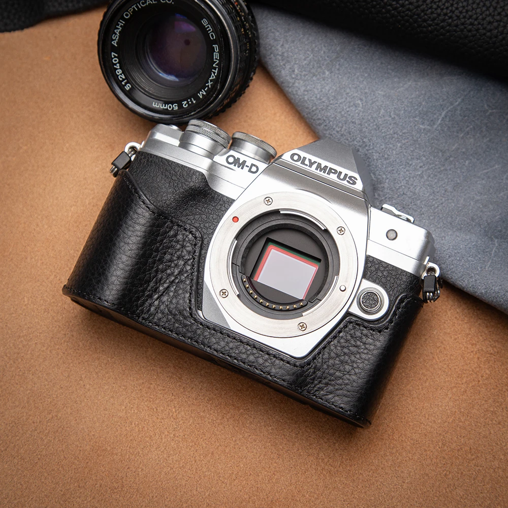 Retro E-M10 IV Camera Case Bag Protective Case for Olympus OM-D E-M10 Mark IV Case Handmade Genuine Leather EM104 Camera Bag
Retro E-M10 IV Camera Case Bag Protective Case for Olympus OM-D E-M10 Mark IV Case Handmade Genuine Leather EM104 Camera Bag