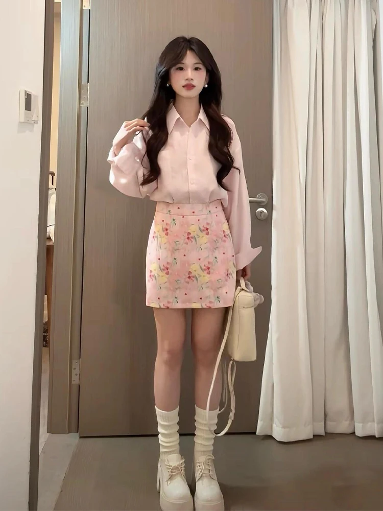 Sweet Floral Pink Shirt And Half Skirt Set Summer New Style Korean Girl Outfit Cute Two-Piece Suit Plant Floral Pattern Loose...
Sweet Floral Pink Shirt And Half Skirt Set Summer New Style Korean Girl Outfit Cute Two-Piece Suit Plant Floral Pattern Loose...