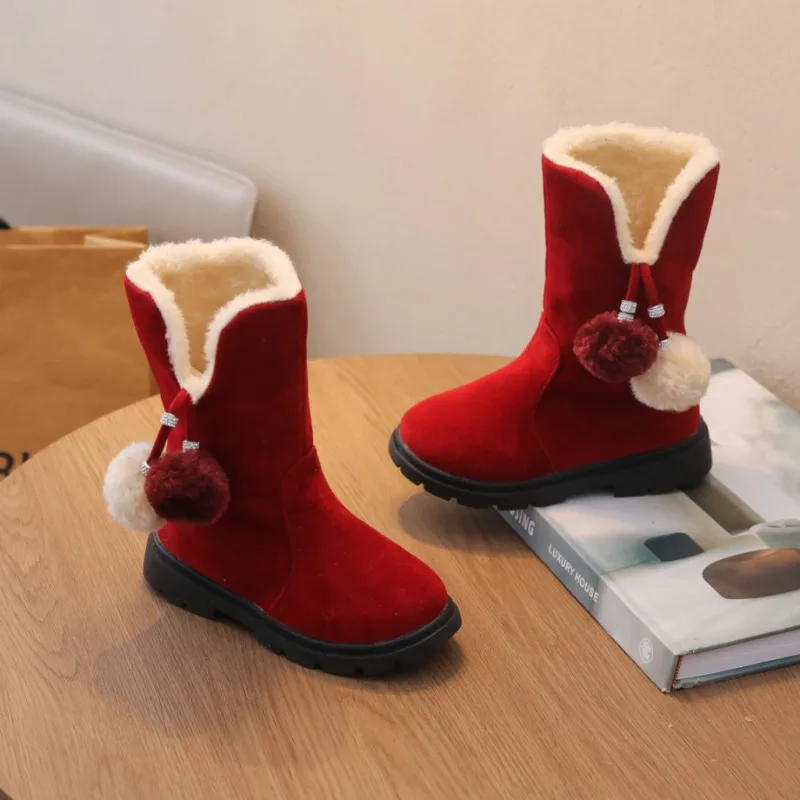 Зимние детские классические плюшевые ботинки, новые мягкие повседневные модные зимние ботинки с комочками волос для девочек, винно-красные детские ботинки до середины икры, нескользящие
Зимние детские классические плюшевые ботинки, новые мягкие повседневные модные зимние ботинки с комочками волос для девочек, винно-красные детские ботинки до середины икры, нескользящие