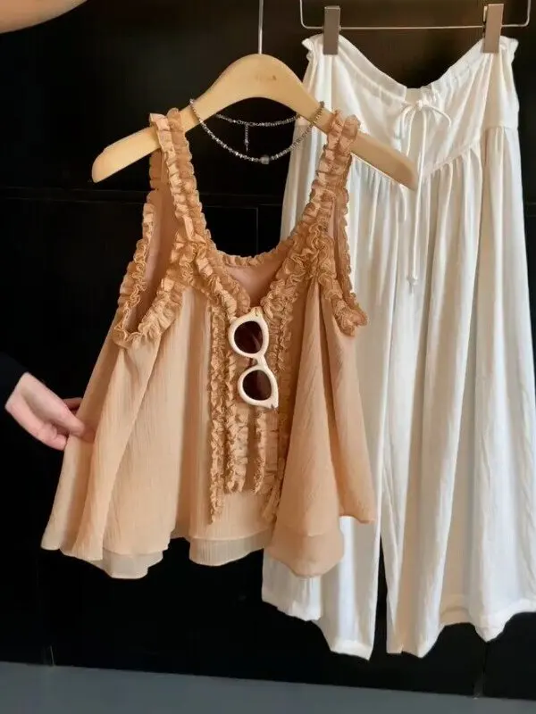 Sweet Edged Sleeveless Loose Women's Shirt Summer New Style Design Slimming Fashionable Top French Style V-neck Thin Fabric
Sweet Edged Sleeveless Loose Women's Shirt Summer New Style Design Slimming Fashionable Top French Style V-neck Thin Fabric