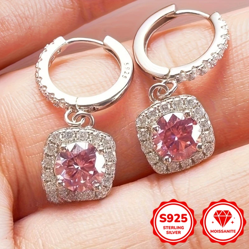 1pair 0.5/1Carat S925 Silver Earrings, Moissanite Earrings, Daily Jewelry, Birthday Gifts, Party and Banquet Accessories.
1pair 0.5/1Carat S925 Silver Earrings, Moissanite Earrings, Daily Jewelry, Birthday Gifts, Party and Banquet Accessories.