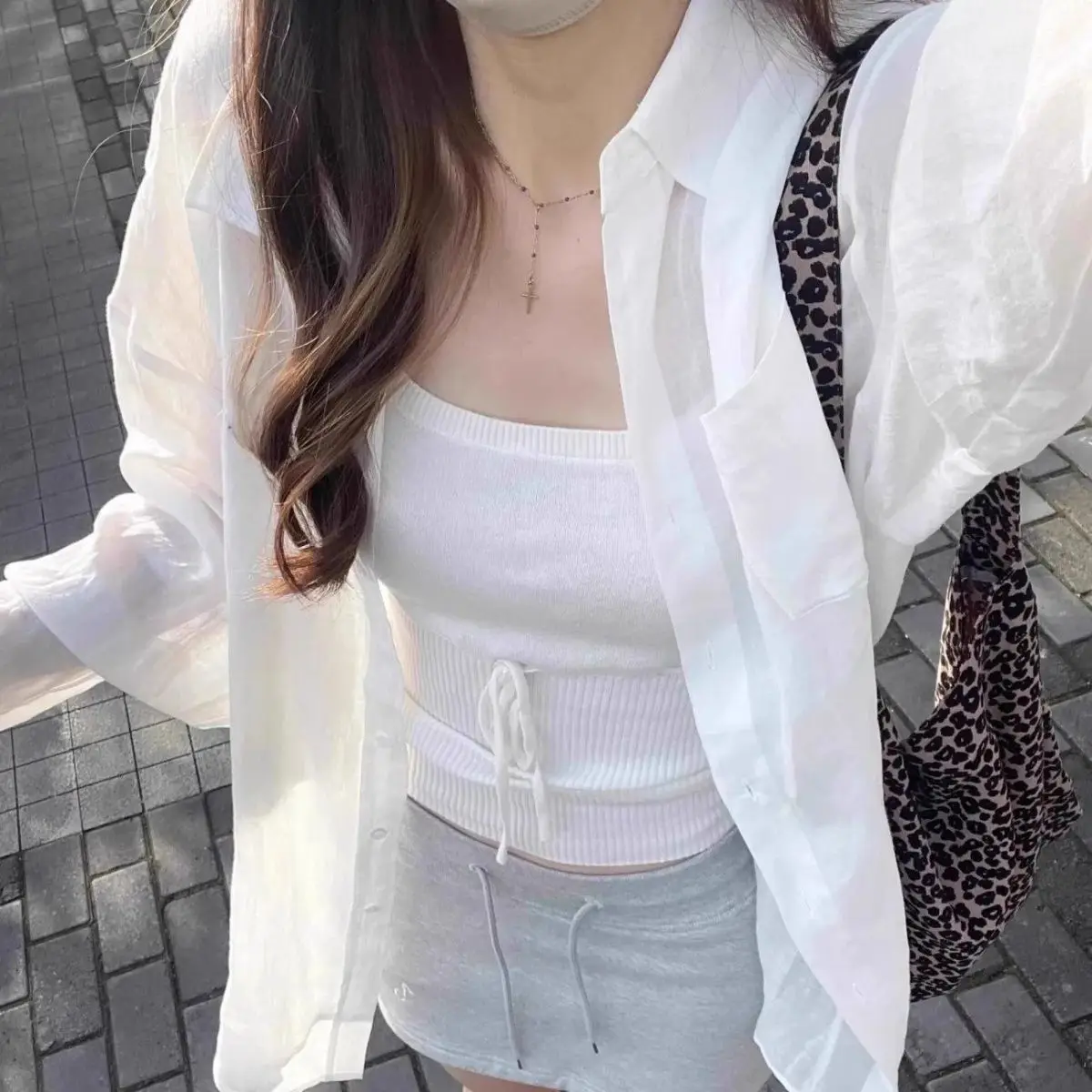 White Women's Loose Sun Protection Shirt Spring Summer New Style Thin Top Slimming Personality Long Sleeve Collar Outerwear
White Women's Loose Sun Protection Shirt Spring Summer New Style Thin Top Slimming Personality Long Sleeve Collar Outerwear