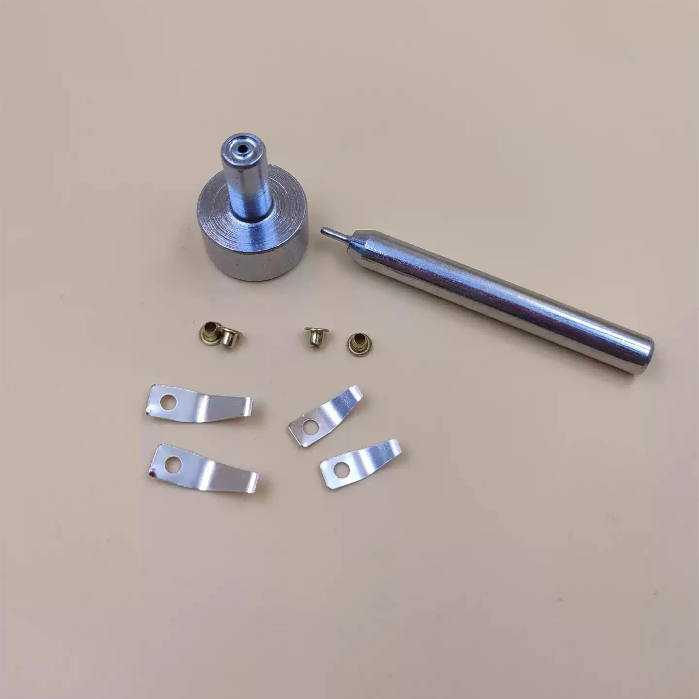 Install Cam Spring Plate Rivets Tool Kit For Zippo Zorro Regular/Slim Kerosene Lighter Universal Liner DIY Repair Accessories
Install Cam Spring Plate Rivets Tool Kit For Zippo Zorro Regular/Slim Kerosene Lighter Universal Liner DIY Repair Accessories