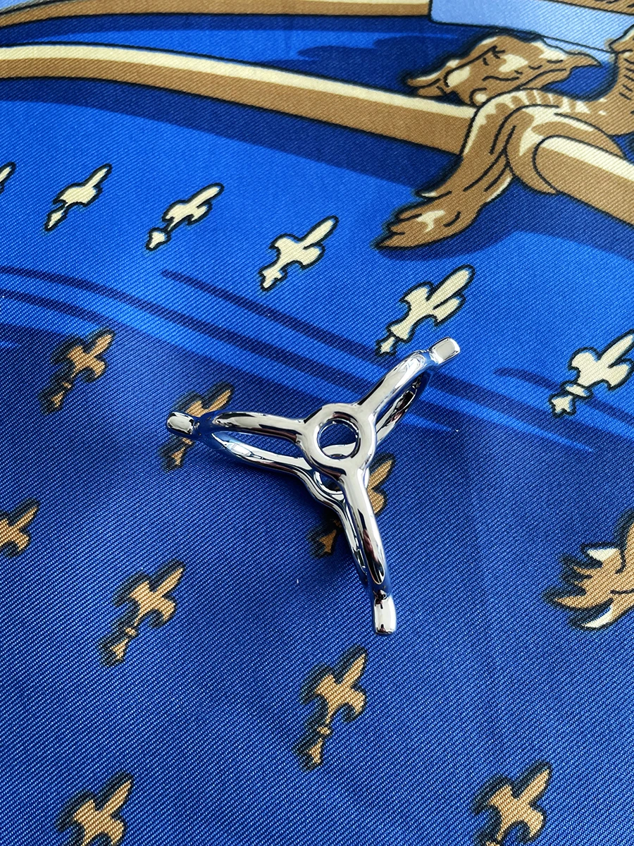 triangular Scarf Buckle Women Scarf Holder Scarfs Rings Luxury Designer Scarves Buttons Shawls Bandanas Button Accessories
triangular Scarf Buckle Women Scarf Holder Scarfs Rings Luxury Designer Scarves Buttons Shawls Bandanas Button Accessories
