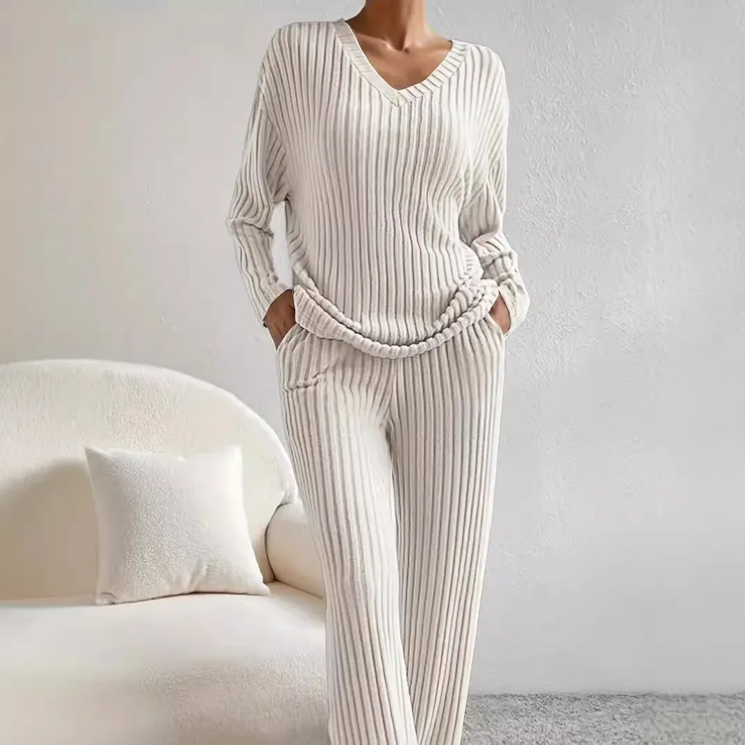 2025 Autumn and Winter New Fashionable Casual Straight Leg Pants with Loose V-neck and Pit Stripe Two-piece Set for Women
2025 Autumn and Winter New Fashionable Casual Straight Leg Pants with Loose V-neck and Pit Stripe Two-piece Set for Women