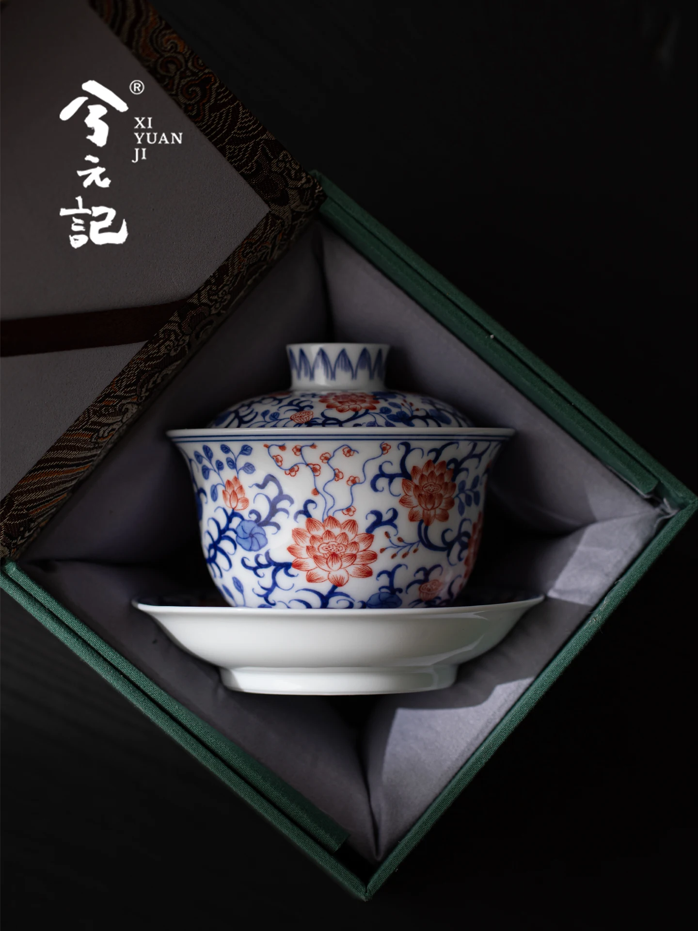 High-End Ceramic Blue And White Porcelain Tea Cup with Lid Gongfu Tea Brewing Set Three-Piece Set Dehua County Handmade
High-End Ceramic Blue And White Porcelain Tea Cup with Lid Gongfu Tea Brewing Set Three-Piece Set Dehua County Handmade