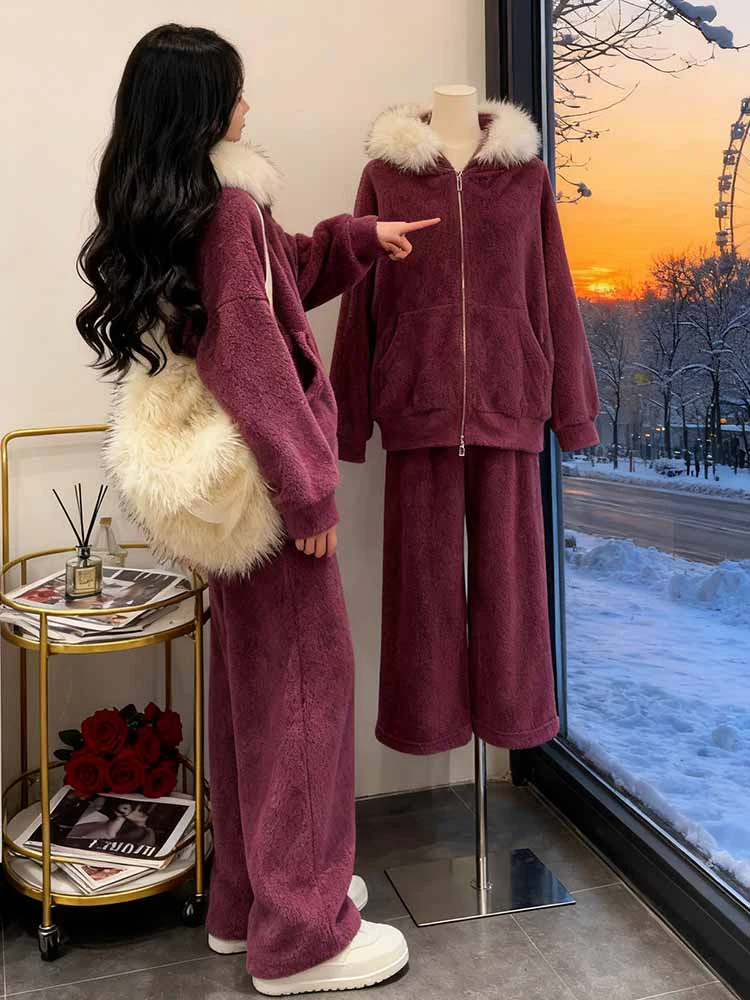 Женский модный зимний повседневный спортивный костюм-двойка с капюшоном, отделкой из меха, широкими штанинами, свободного кроя, на молнии, с длинными рукавами
Женский модный зимний повседневный спортивный костюм-двойка с капюшоном, отделкой из меха, широкими штанинами, свободного кроя, на молнии, с длинными рукавами