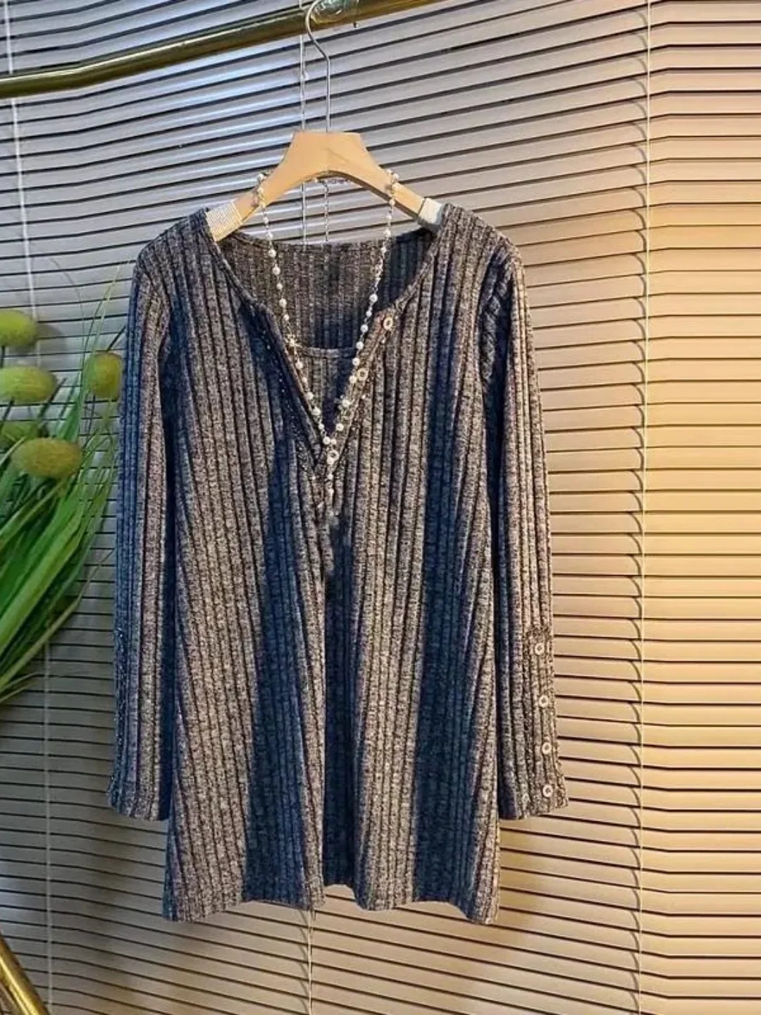 Трикотажная футболка больших размеров с V-образным вырезом, свободный крой, длинный свеч, осень-зима, модный повседневный топ для женщин, более 300 пухов
Трикотажная футболка больших размеров с V-образным вырезом, свободный крой, длинный свеч, осень-зима, модный повседневный топ для женщин, более 300 пухов