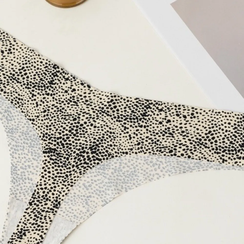 Breathable Ice Silk Women's Thongs Low Waist Lingerie Leopard Print Panties Thin Seamless Briefs Sleep
Breathable Ice Silk Women's Thongs Low Waist Lingerie Leopard Print Panties Thin Seamless Briefs Sleep