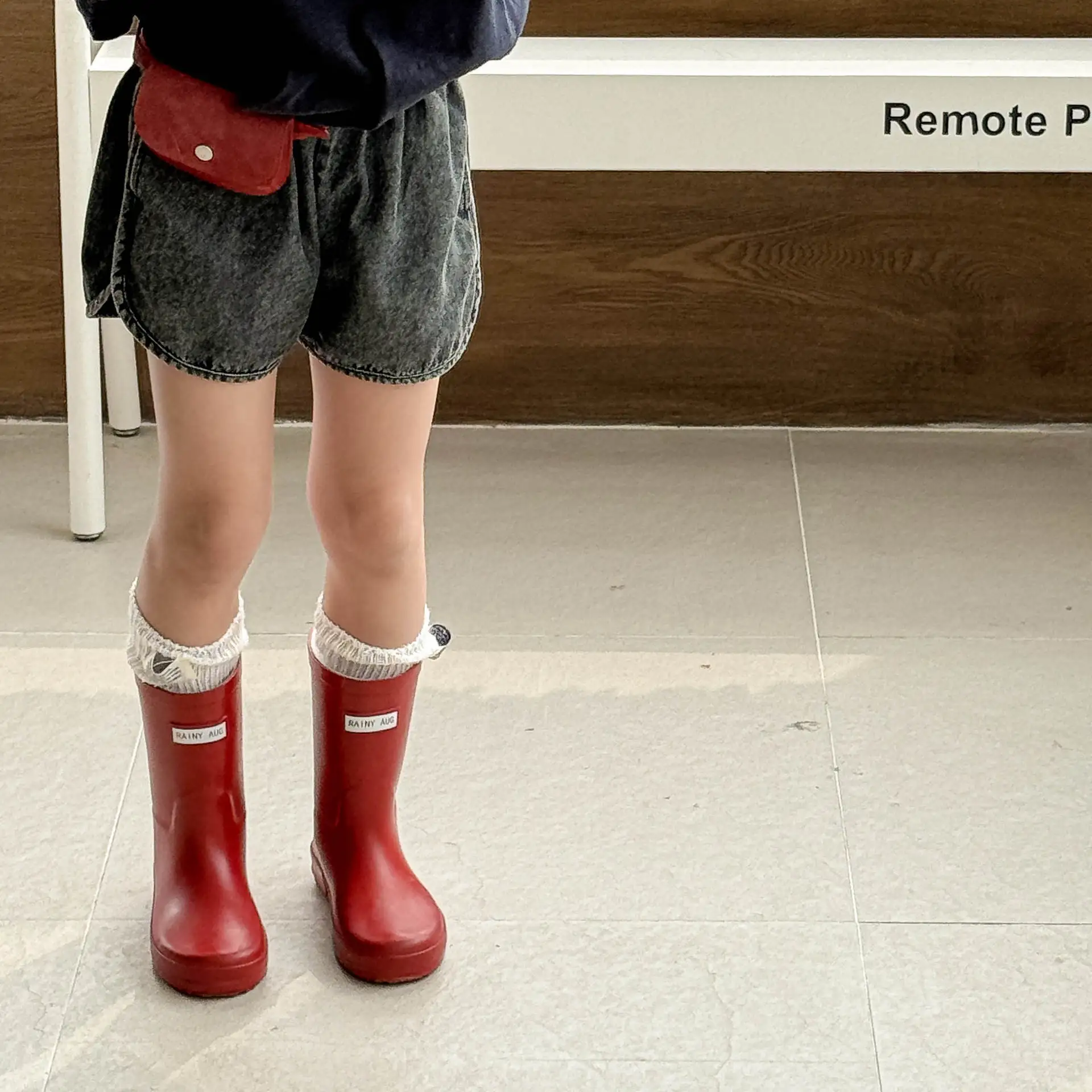 2025 Summer New Girls Denim Shorts Solid Children Casual Pants Fashion Versatile Kids Loose Jeans Infant Toddler Baby Shorts
2025 Summer New Girls Denim Shorts Solid Children Casual Pants Fashion Versatile Kids Loose Jeans Infant Toddler Baby Shorts