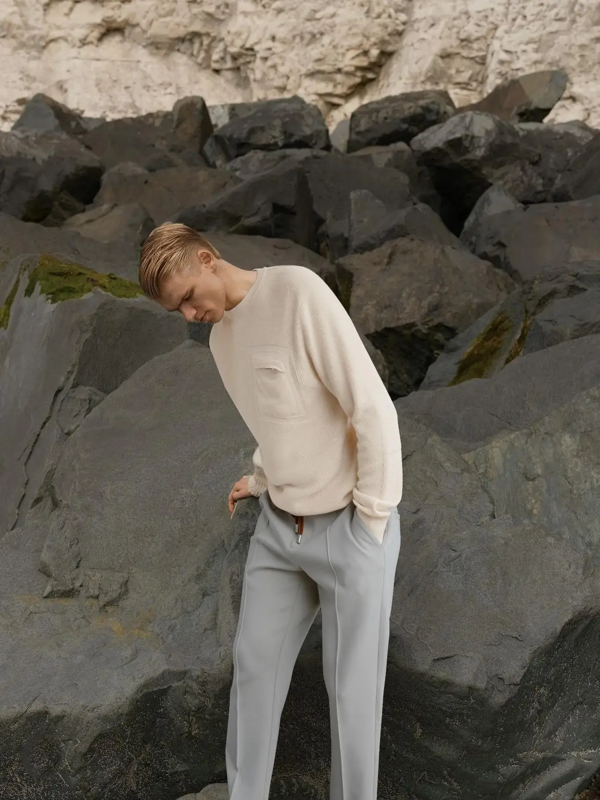 Faionable round Ne Knitted Sweater Men's Light Luxury Camere Pullover Autumn Winter Youth Vitali Color Urban Sle
Faionable round Ne Knitted Sweater Men's Light Luxury Camere Pullover Autumn Winter Youth Vitali Color Urban Sle