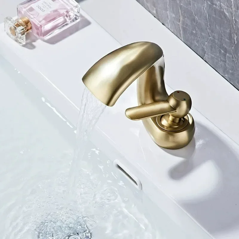 Creative Orange Waterfall Faucet Single Handle Brass Washbasin Mixer Tap Elegant Bathroom Sink Basin Tap with Single Hole Instal
Creative Orange Waterfall Faucet Single Handle Brass Washbasin Mixer Tap Elegant Bathroom Sink Basin Tap with Single Hole Instal