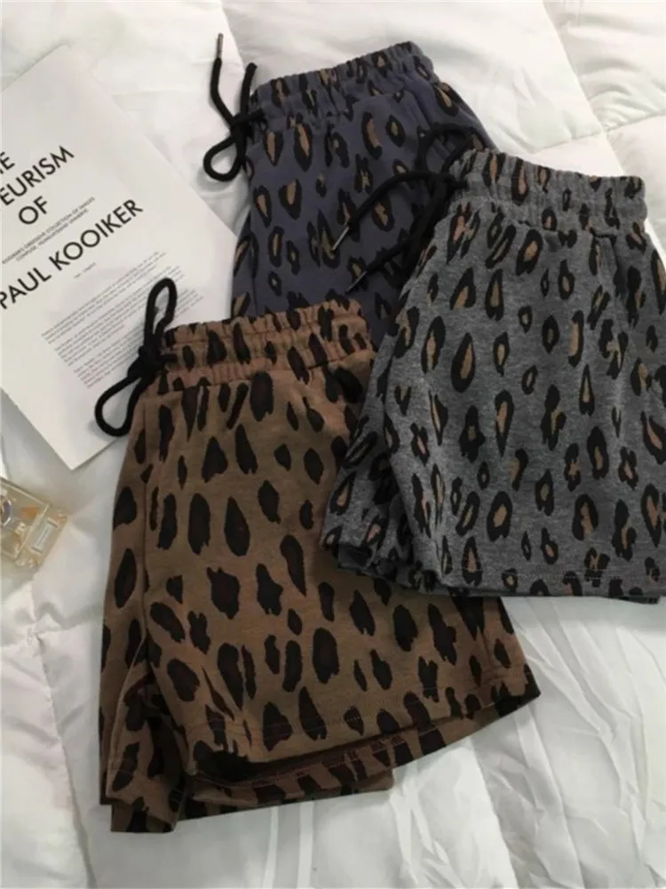 plus Size American Retro Leopard Print Wide Leg Shorts Women Summer Loose High Waist Slimming Sports Hot Pants Casual Shorts
plus Size American Retro Leopard Print Wide Leg Shorts Women Summer Loose High Waist Slimming Sports Hot Pants Casual Shorts