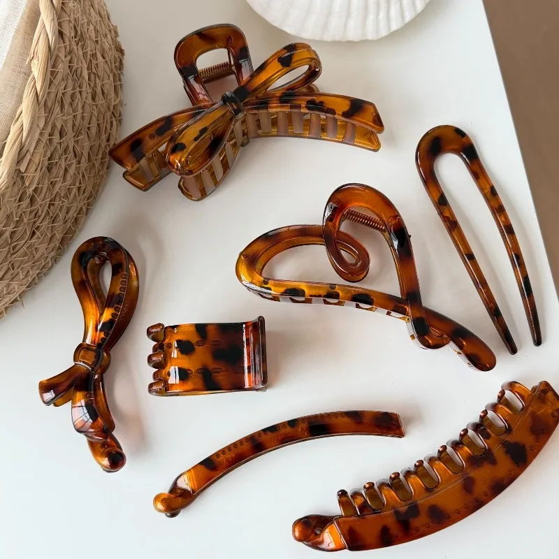 2026 New Leopard Print Heart Updo Hair Clips Hairpins Banana Barrettes Back Head Elegant Styling Hair Accessories for Girl Daily
2026 New Leopard Print Heart Updo Hair Clips Hairpins Banana Barrettes Back Head Elegant Styling Hair Accessories for Girl Daily