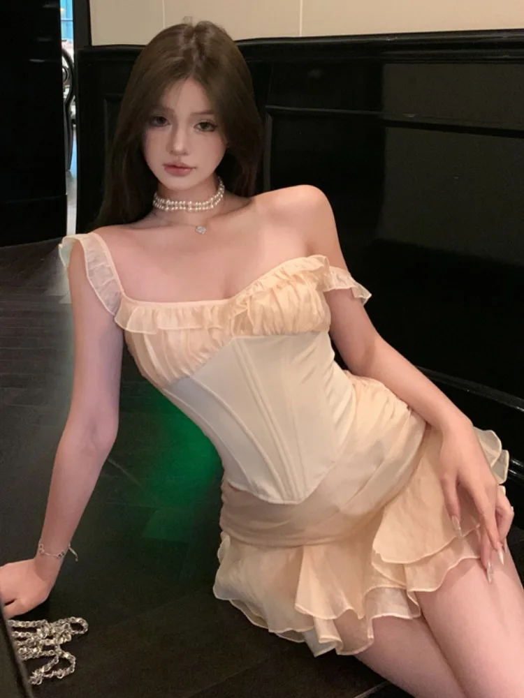 Pure Desire Style Women's Summer Outfit with Lace Trim Half-length Skirt And One-Shoulder Top in Beige Two-piece Set
Pure Desire Style Women's Summer Outfit with Lace Trim Half-length Skirt And One-Shoulder Top in Beige Two-piece Set