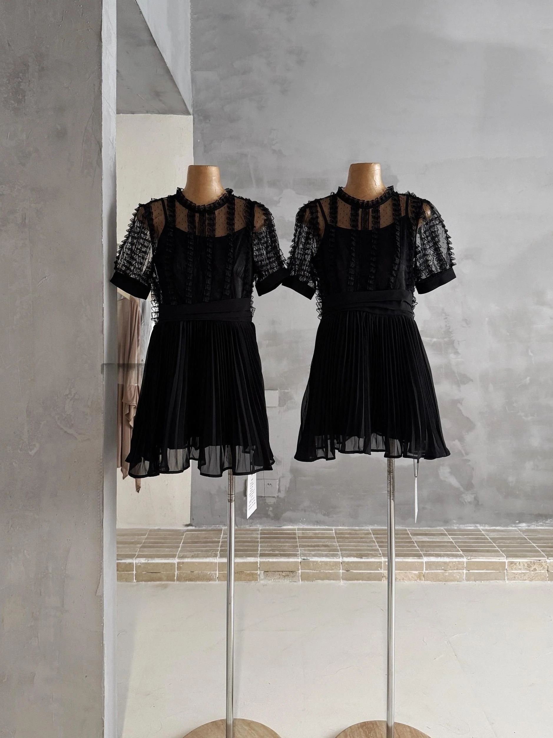 Elegant Lace Midi Dress with Inner Tank Top Two-Piece Set Heavy Embellished Pleated Detail by Thirteen Rows for Young Women
Elegant Lace Midi Dress with Inner Tank Top Two-Piece Set Heavy Embellished Pleated Detail by Thirteen Rows for Young Women