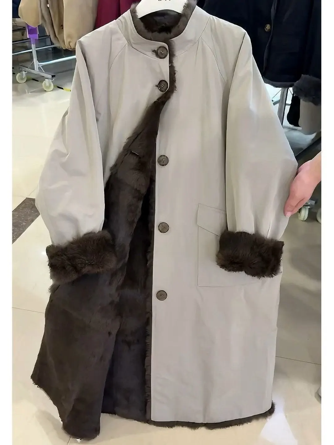 Women's Fur Coat Parka Loose Long Sve Stand Collar Single Button Closure Color Winter Outerwear 2025 New Arrival
Women's Fur Coat Parka Loose Long Sve Stand Collar Single Button Closure Color Winter Outerwear 2025 New Arrival