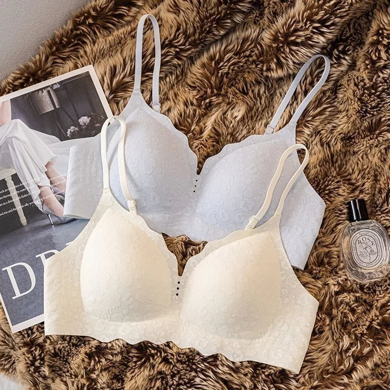 Light and seamless underwear, women's small breasts, gathered on the upper support, anti-sagging, no underwire, integrated bra
Light and seamless underwear, women's small breasts, gathered on the upper support, anti-sagging, no underwire, integrated bra