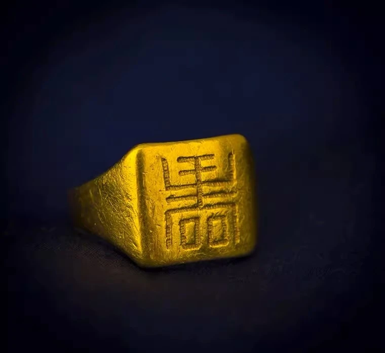 Ancient Egyptian Script 9K Real Gold Bold Chunky Finger Band Ring For Men Women Retro 10K Gold Amulet Ring Italy Monarch Jewelry
Ancient Egyptian Script 9K Real Gold Bold Chunky Finger Band Ring For Men Women Retro 10K Gold Amulet Ring Italy Monarch Jewelry