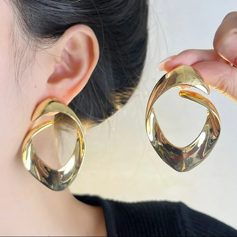 European and American fashion personality new geometric irregular circle titanium steel luxury retro earrings
European and American fashion personality new geometric irregular circle titanium steel luxury retro earrings