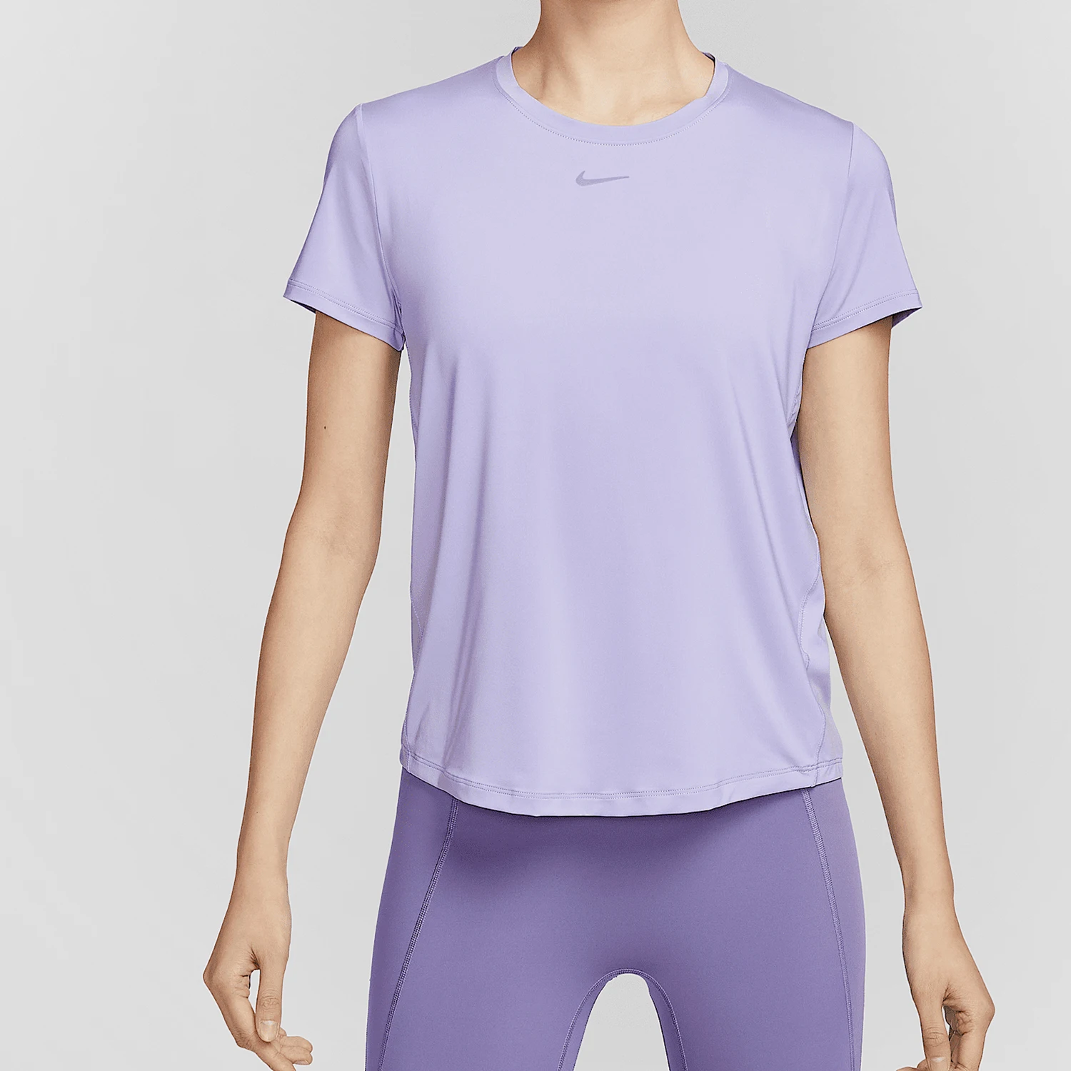Оригинальные женские дышащие футболки Nike для тренировок, йоги, бега и фитнеса с коротким рукавом FN2799-533
Оригинальные женские дышащие футболки Nike для тренировок, йоги, бега и фитнеса с коротким рукавом FN2799-533