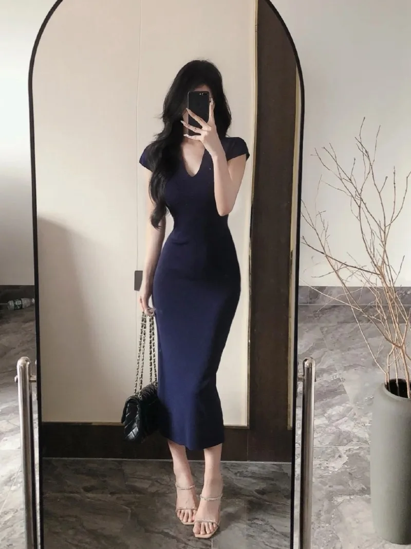 French Style Short-sleeved Knitted Dress for Women's Summer Navy Blue Slim Fit V-neck Wrap Hip Long Dress Fashion Female Clothes
French Style Short-sleeved Knitted Dress for Women's Summer Navy Blue Slim Fit V-neck Wrap Hip Long Dress Fashion Female Clothes
