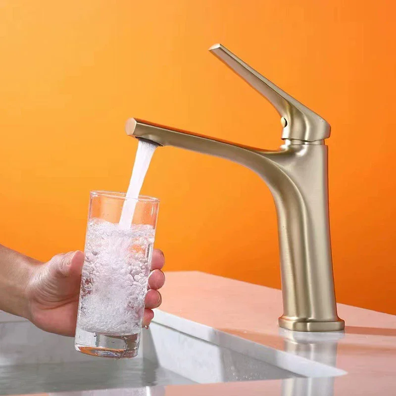 Смеситель для раковины в ванной комнате, золотой смеситель для раковины, латунные смесители для раковины в ванной комнате, однорычажный смеситель для раковины с горячей и холодной водой
Смеситель для раковины в ванной комнате, золотой смеситель для раковины, латунные смесители для раковины в ванной комнате, однорычажный смеситель для раковины с горячей и холодной водой