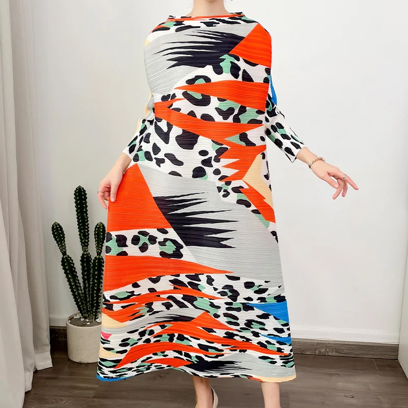 Women's leopard-print dress Miyake Pleated 2023 spring new loose large size one line neck lace-up dress
Women's leopard-print dress Miyake Pleated 2023 spring new loose large size one line neck lace-up dress