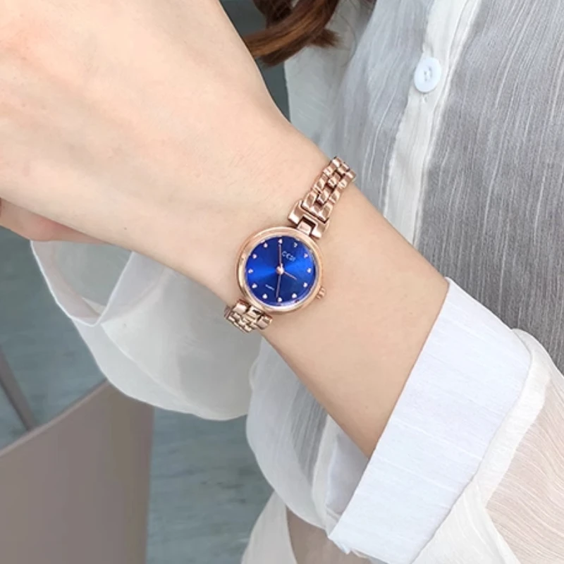 Japanese and Korean style simple retro metal chain small dial literary temperament versatile quartz watch women
Japanese and Korean style simple retro metal chain small dial literary temperament versatile quartz watch women