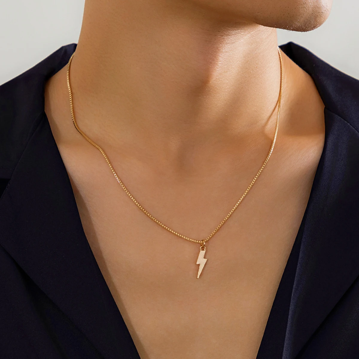 Salircon Punk Simple Box Chain Short Necklace Fashion Aesthetics Metal Lightning Pendant Necklace Men's Statement Jewelry Gift
Salircon Punk Simple Box Chain Short Necklace Fashion Aesthetics Metal Lightning Pendant Necklace Men's Statement Jewelry Gift